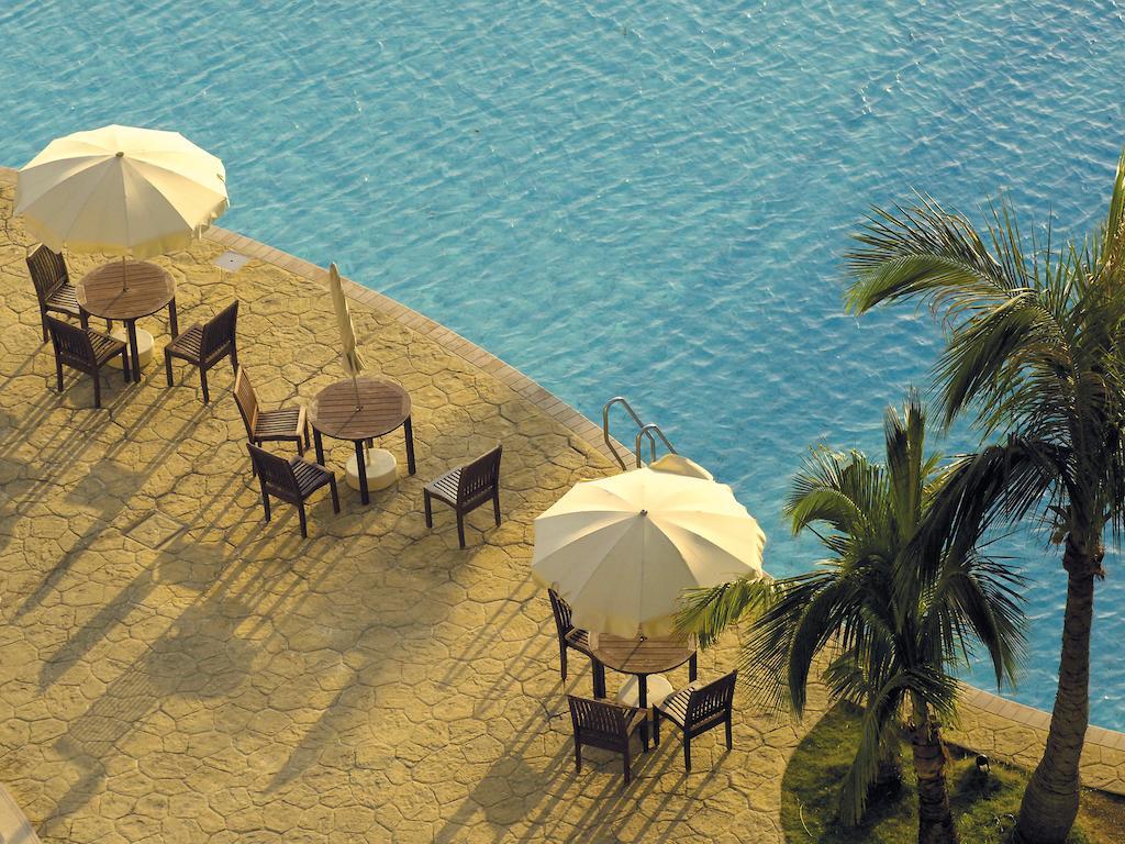 Hotel Nikko Alivila Yomitan Zewnętrze zdjęcie The pool at the Taj Bengal