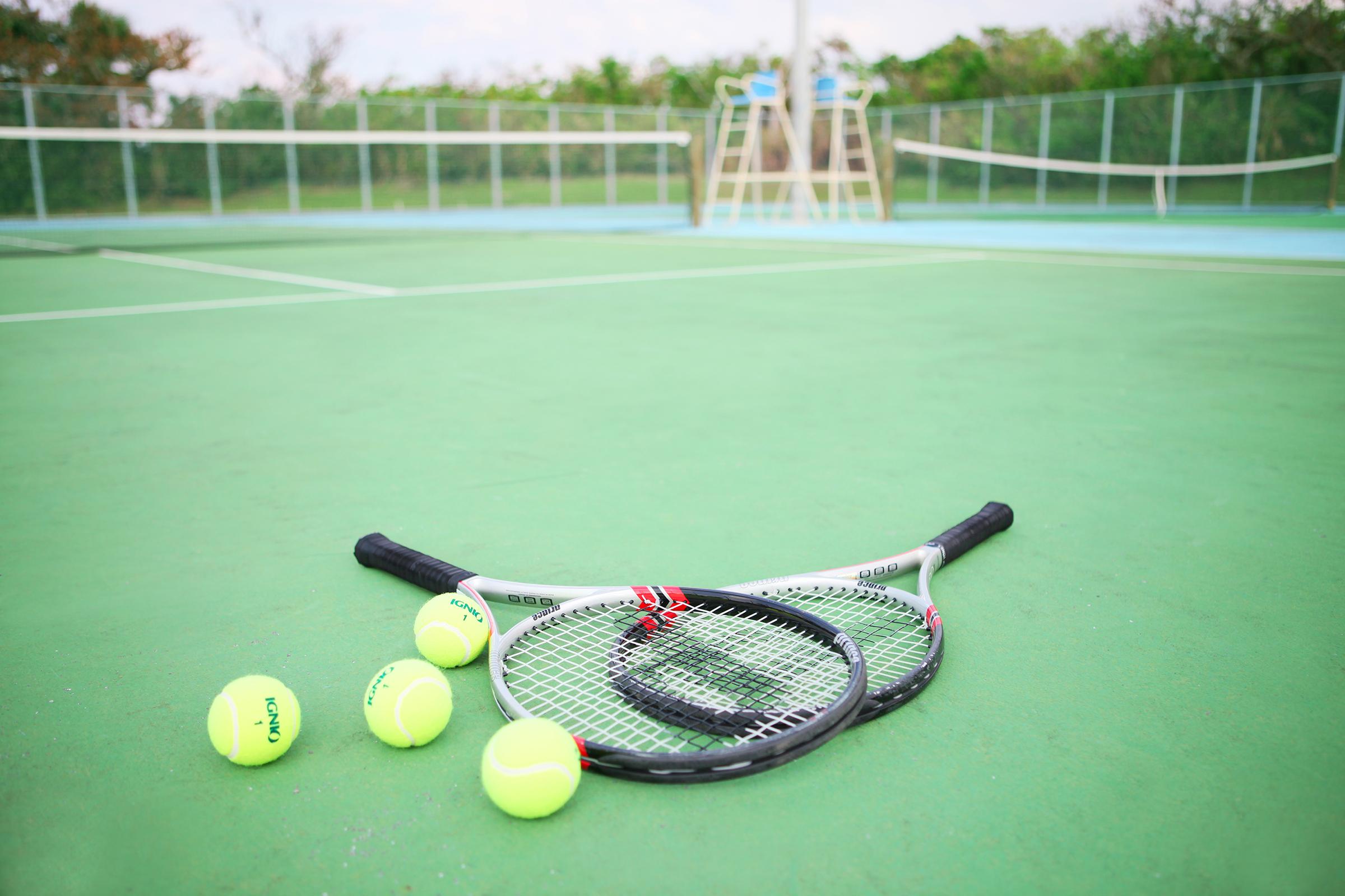 Hotel Nikko Alivila Yomitan Zewnętrze zdjęcie Tennis balls and racquets